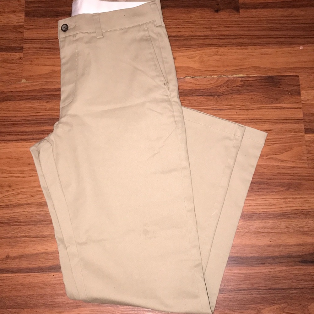 Men’s tan khakis